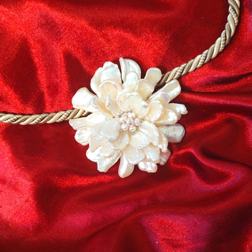 Mop Cornflake Flower Pendant/Enhancer Magnetic Sa… - image 4